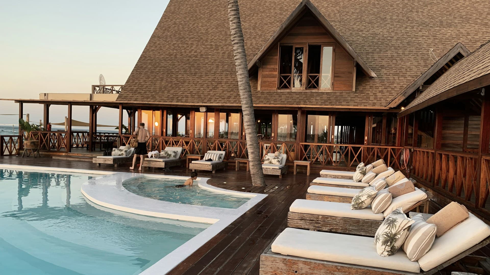 Hoteluri și Pensiuni